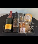 Mixpakket bubbel + rode wijn, glazen en wat lekkers